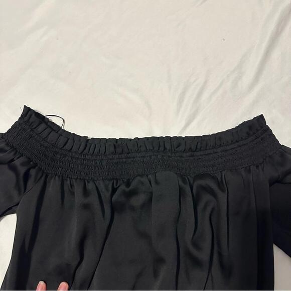 Express Off the Shoulder Blouse - Picture 2 of 3